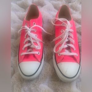 Hot pink converse. Worn once. Great condition. Size 8